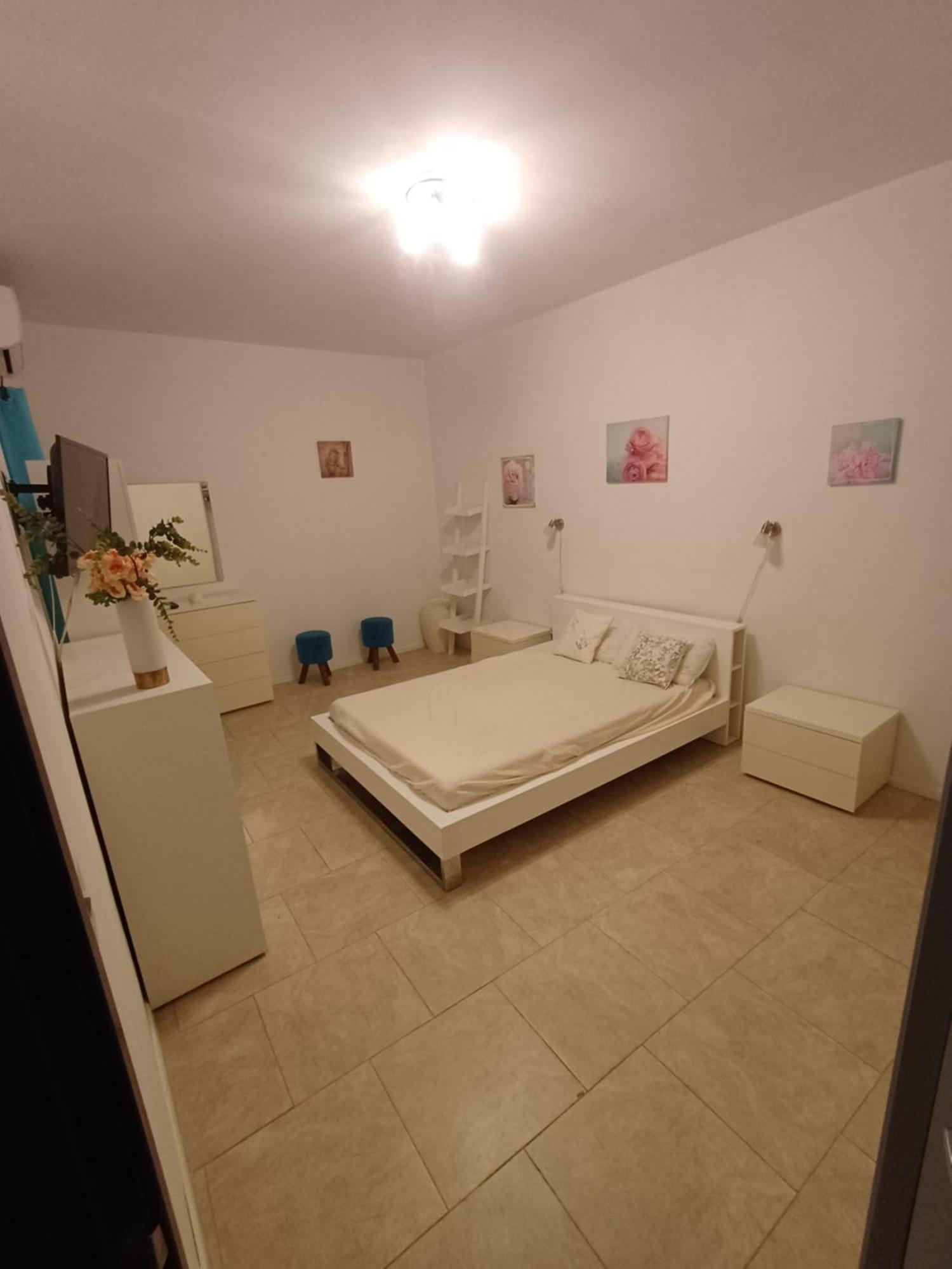 Апартаменты Inessa'S Flat Pieta Экстерьер фото